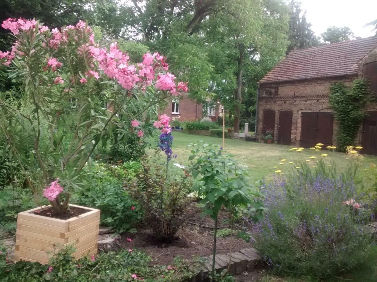 Herberge Im "Alten Pfarrhaus" In Schmergow Am Havel-Radweg ภายนอก รูปภาพ